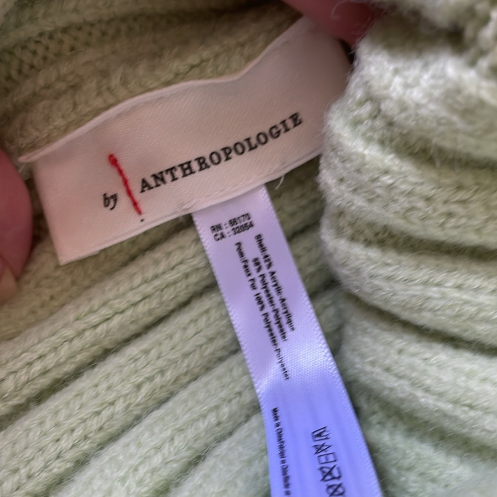 💚💚Anthropologie Green Knit Pom-Pom Beanie sold out in stores - Picture 4 of 5